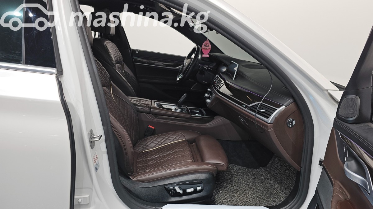 BMW 7 серии VI (G11/G12) Рестайлинг фото номер 10