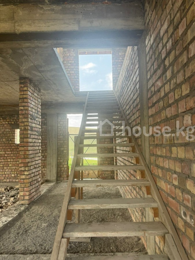 Дом, 6 и более комнат, 300 м2 фото номер 1