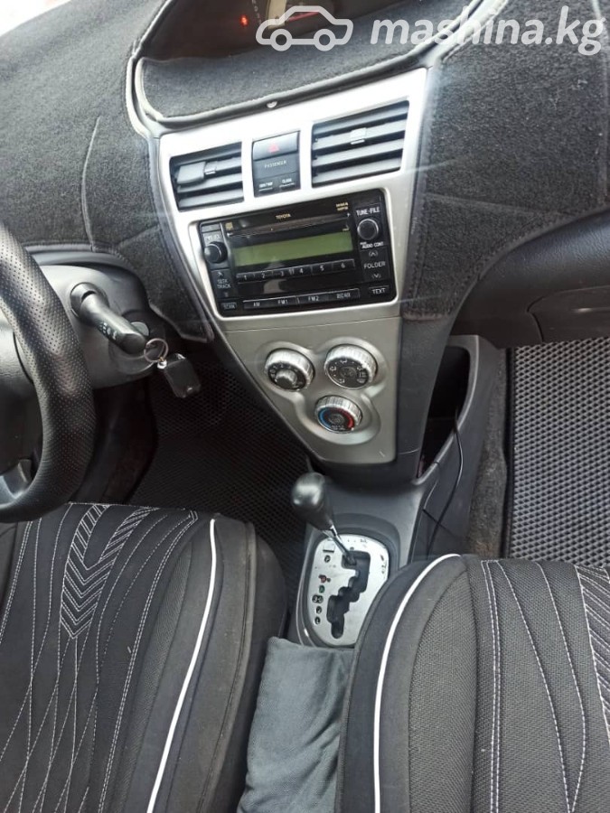 Toyota Yaris II фото номер 7