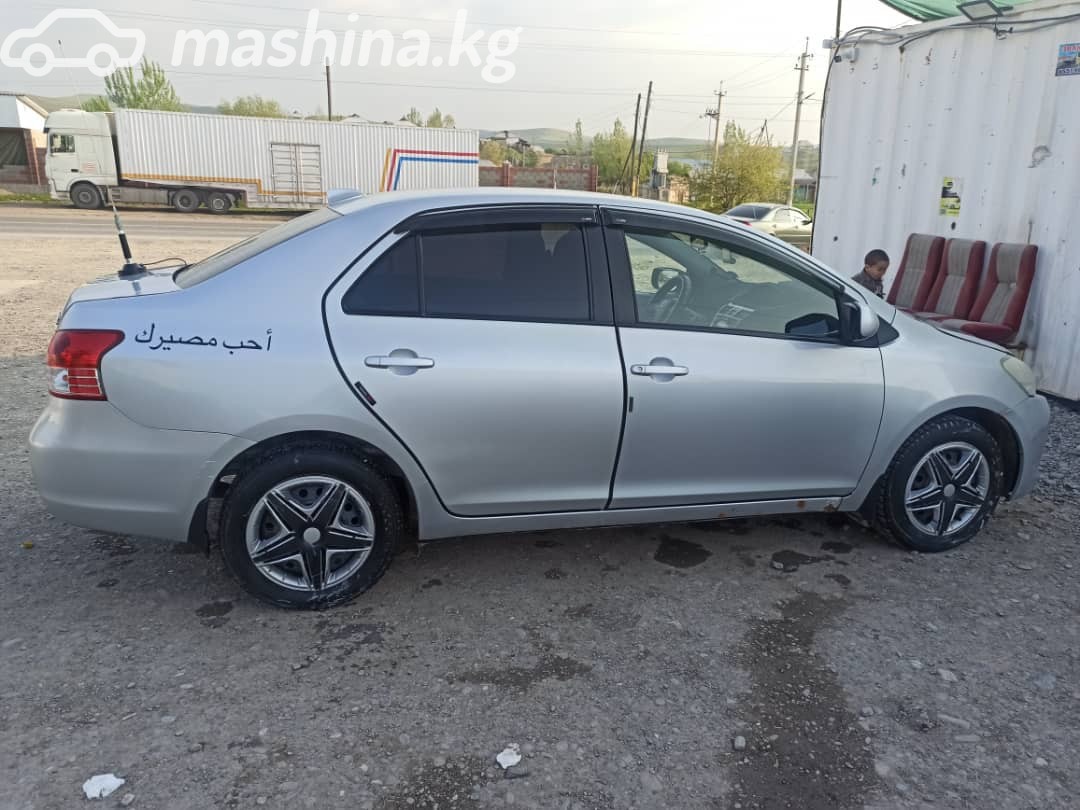 Toyota Yaris II фото номер 2