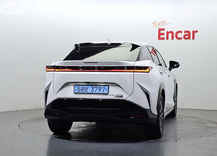 Lexus RZ фото номер 4