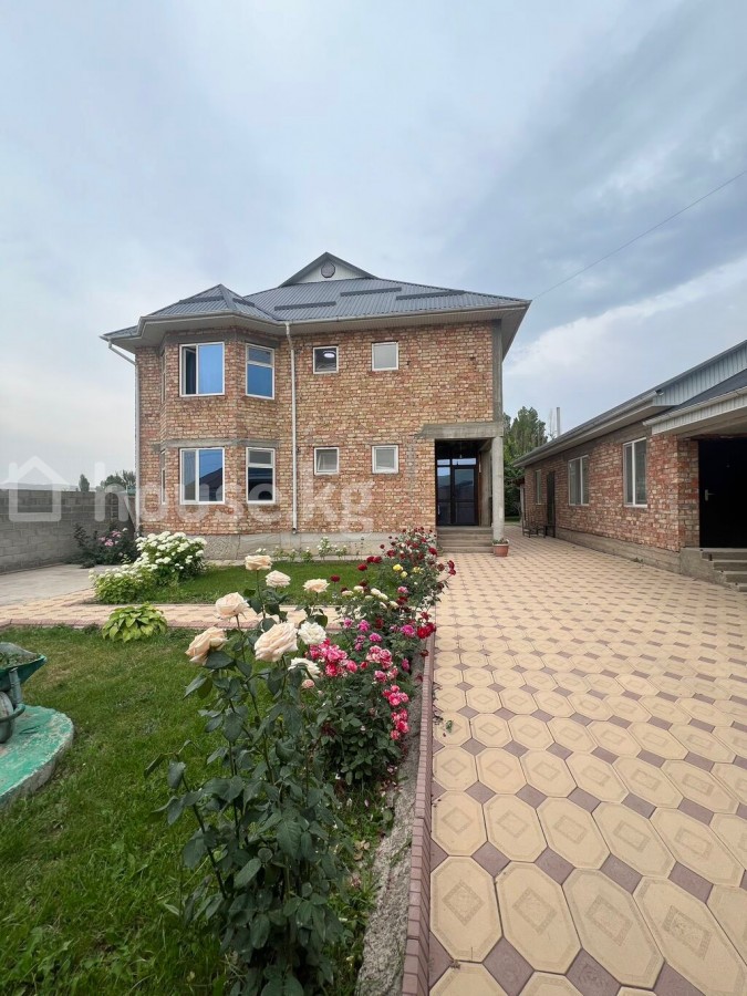 Дом, 6 и более комнат, 210 м2 фото номер 1